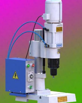 液壓鉚接機(jī)安全操作注意事項(xiàng)
